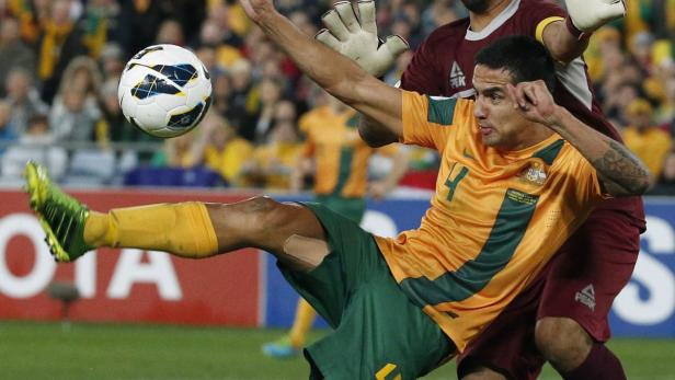 Australia&#039;s Tim Cahill (bottom ) kicks the ball as Iraq&#039;s goalkeeper Noor Sabri tries to stop him during their World Cup qualifying game at Stadium Australia in Sydney June 18, 2013. REUTERS/David Gray (AUSTRALIA - Tags: SPORT SOCCER)