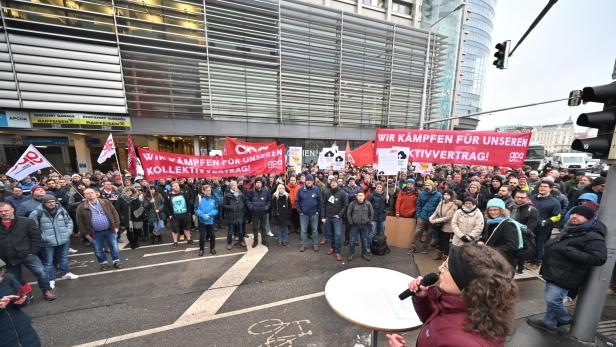 Kundgebung von IT-Beschäftigten am Raiffeisenplatz in Wien