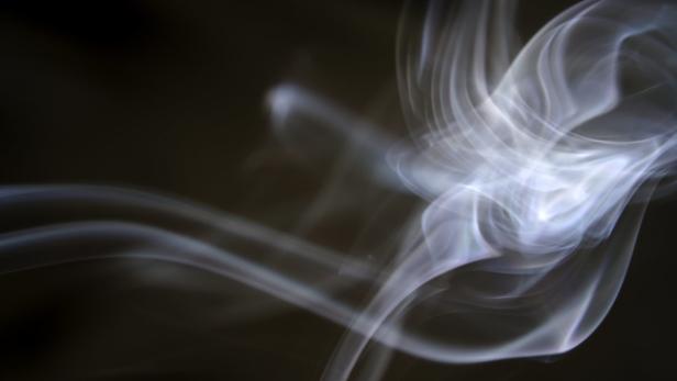puff of aroma smoke on a dark background Bildnummer: 2631638 Zigarette, Rauch, Zigarettenrauch