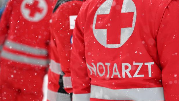 Skifahrer verletzte sich in Tirol bei Sprung über Schanze schwer
