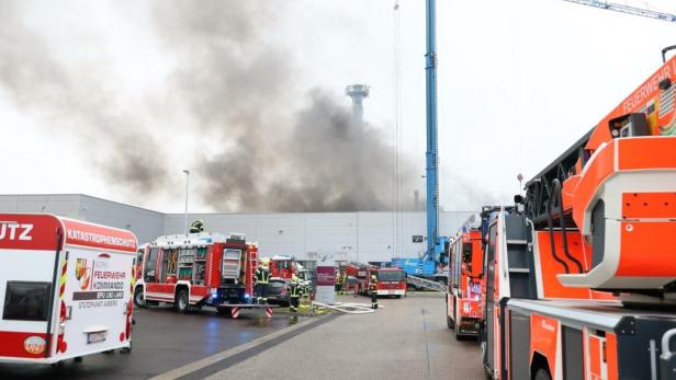 Brand in Hörsching Nähe Linz: Großeinsatz der Feuerwehr