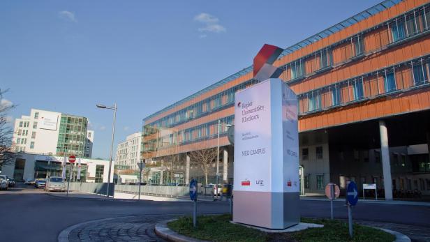 Pilotprojekt "Sitzwachen" für demente Patienten im Linzer Uniklinikum