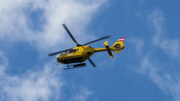 Zur Rettung kam ein Hubschrauber zum Einsatz (Symbolbild)