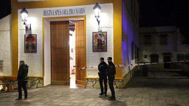 Toter und Verletzte bei Macheten-Angriffen in spanischen Kirchen