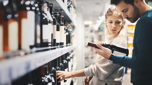 Alkoholwarnungen auf Weinflaschen: Was würden sie bewirken?