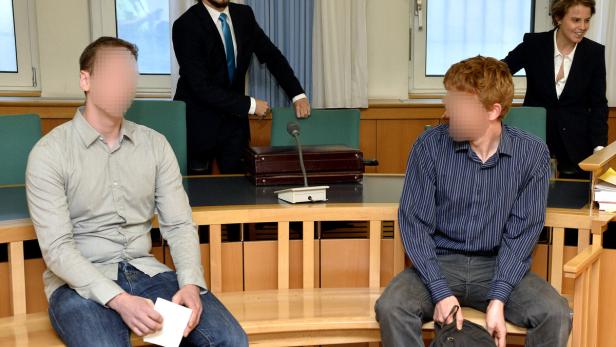Die Angeklagten vor Beginn des Prozesses am Wiener Straflandesgericht