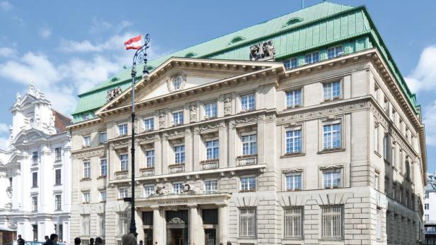 Das Park Hyatt Vienna Hotel mit österreichischen Flaggen auf dem Dach.