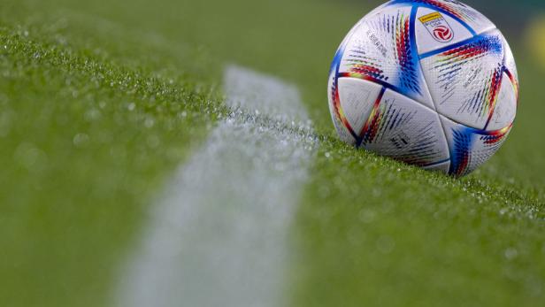 Wettbetrug im Fußball: Geld- und teilbedingte Haftstrafen für neun Männer