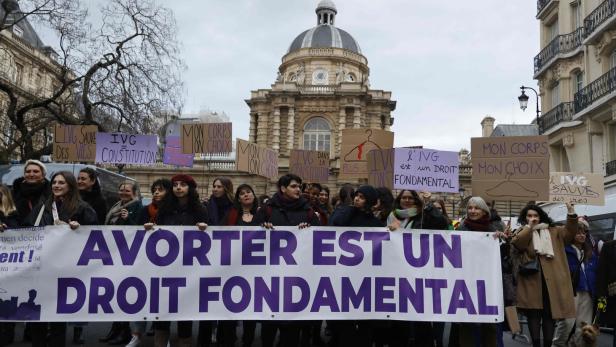 Frankreich will Recht auf Abtreibung in der Verfassung verankern