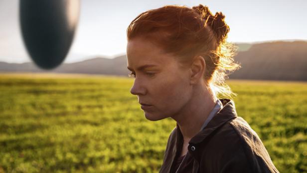 Amy Adams begeisterte in dem hypnotischen Zeitschleifen-Sci-Fi-Drama „Arrival“ von Denis Villeneuve im Wettbewerb von Venedig