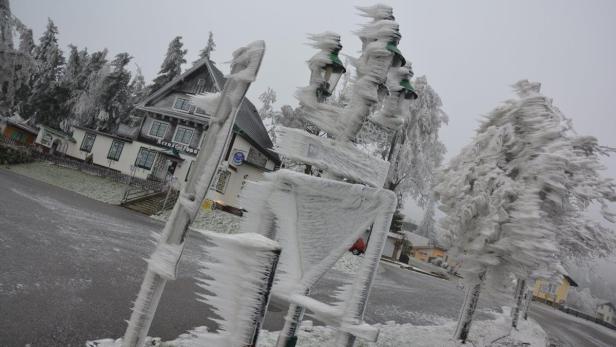 Eisregen formte in Mönichkirchen in der Wechselregion diese bizarren Formen