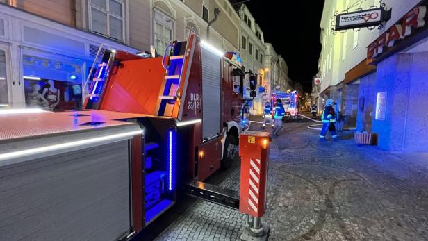 Feuerwehr stand wegen Wohnungsbrand in Kremser Innenstadt im Einsatz