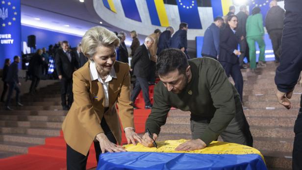 EU-Gipfel in Kiew: Brüssel verspricht Hilfe, die Ukraine will mehr