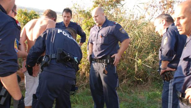 Räuber fast nackt im Maisfeld geschnappt