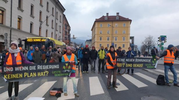 Klima-Kleber blockierten Straßen in Graz und Innsbruck