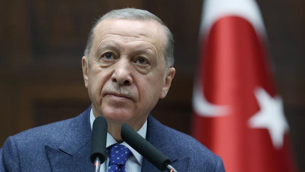 Türkischer Präsident Erdoğan hält an Wahl Mitte Mai fest