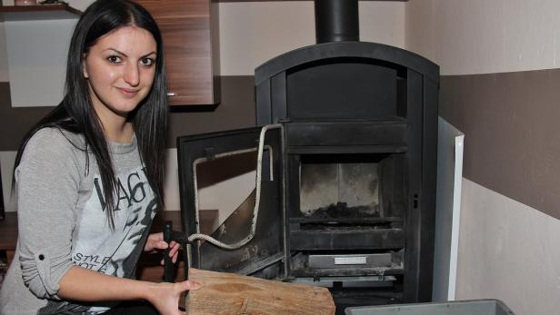 Adrijana Mitrovic kaufte im Baumarkt Brennholz samt Sprenggranate. Diese zerstörte ihr den Kamin.
