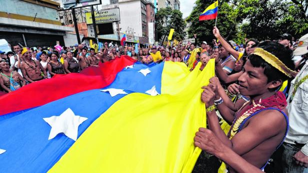Auch Indigene demonstrierten gegen Staatschef Maduro