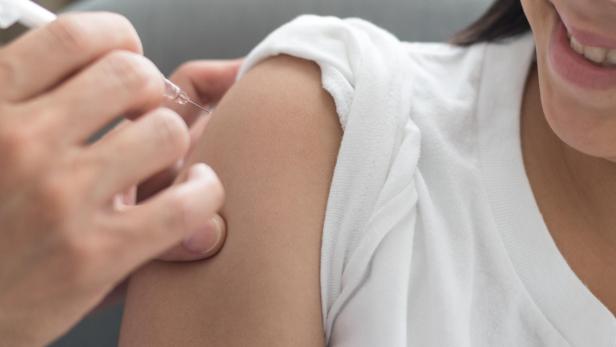 Die HPV-Impfung ist jetzt auch für junge Erwachsene gratis.