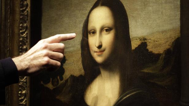 Mona Lisa im Louvre: Das Porträt von Leonardo da Vinci gehört zu den berühmtesten der Welt. Es soll um 1503 entstanden sein. Wer diese Frau am Bild ist, darüber wird seit Jahrhunderten gerätselt.