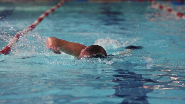 "Ybbser Charity Schwimmen": Jede Bahn kommt Kindern zugute