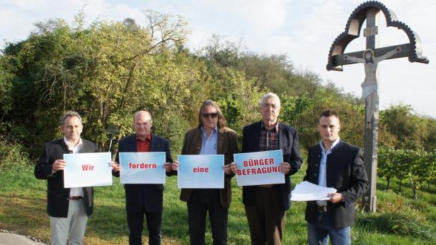 Die Gemeinderatsopposition von Grafenwörth fordert eine Bürgerbefragung zum Stupaprojekt