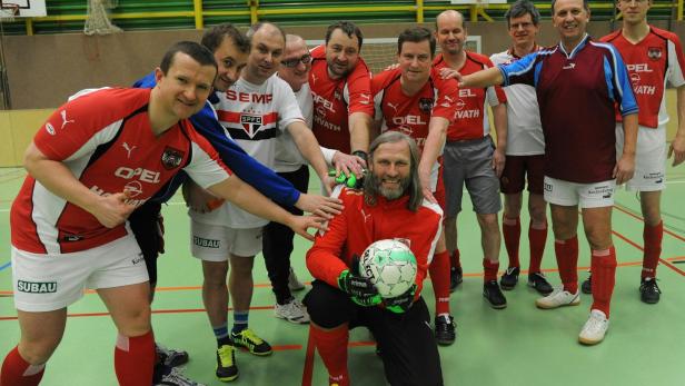 Im Namen des Vaters: Österreichs Priester wollen bei Fußball-EM glänzen