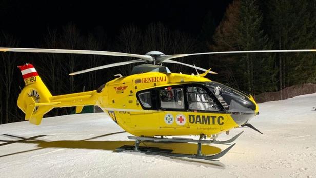 Snowboarder stürzte schwer: Hubschrauber landete auf Skipiste