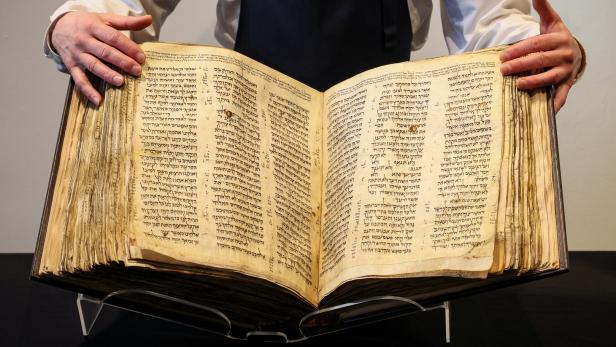 Älteste hebräische Bibel der Welt wird versteigert