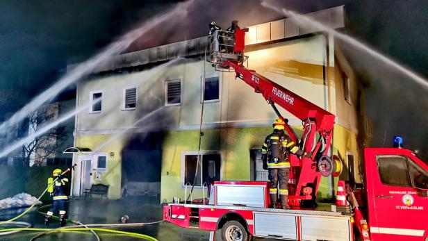 Wohnhaus-Brand in Kärnten: Schaulustige behindern Löscharbeiten