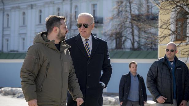 US President Biden meets Ukraine's President Zelensky in Kyiv