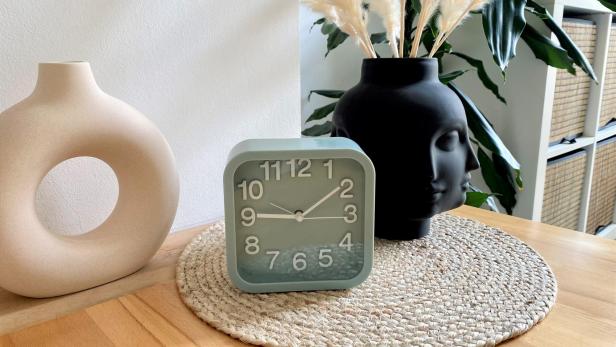 Was bedeutet es, wenn man um 09:09 auf die Uhr schaut? Was bedeutet es, wenn man um 09:09 auf die Uhr schaut?