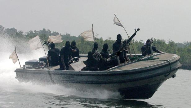 epa02352341 (FILE) A file photograph dated 30 January 2007 shows Nigerian militants patroling in the creeks of the Niger delta region of Southern Nigeria. Three French crewmen have been kidnapped in an attack on a ship in an oilfield off the coast of Nigeria on 21 September 2010. Marine services company Bourbon claims pirates in several speedboats attacked one of its vessels. There has been no claims of responsibility but kidnappings and attacks are frequent in the Niger Delta, the heart of Africa&#039;s biggest oil and gas industry. EPA/GEORGE ESIRI