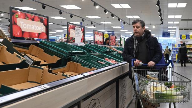 Leere Gemüseregale in britischen Supermärkten