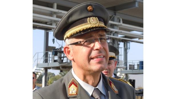 Miliz-Oberst Gernot Hatzenbichler ist im Zivilberuf Manager. Manager in Uniform planen Schutzmaßnahmen
