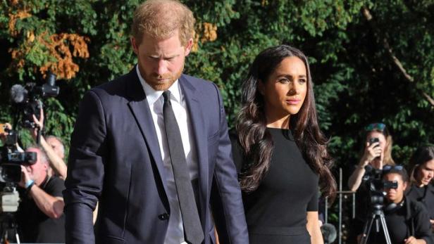 BRITAIN-ROYALS-QUEEN-DEATH Königlicher Biograf über Vertreibung: "Harry & Meghan haben Charles provoziert"