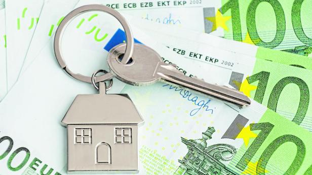 Home keys and a small house on currencies euro background. The concept of renting or selling house or flat, mortgage, investment or real estate, property buying. Money for the housing plan Home keys and a small house on currencies euro background. The concept of renting or selling house or flat, mortgage, investment or real estate, property buying. Money for the housing plan