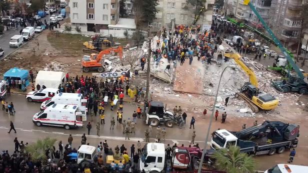 Gebäude in Südosttürkei stürzte einen Monat nach Erdbeben ein
