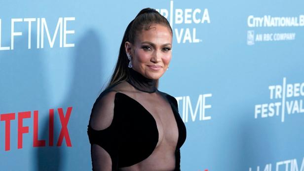 Wie sich Jennifer Lopez mit 53 Jahren fit hält