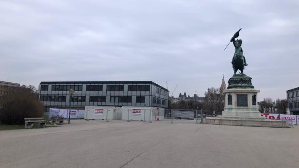 Ein Pavillon löst die anderen ab: Zahlreiche Baustellen am Heldenplatz