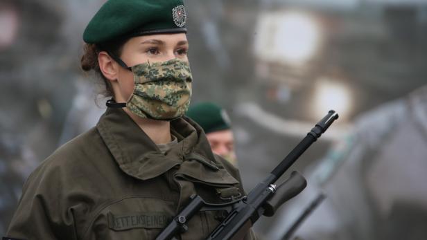 "Freiwilliger Grundwehrdienst" für Frauen soll Quote im Heer erhöhen