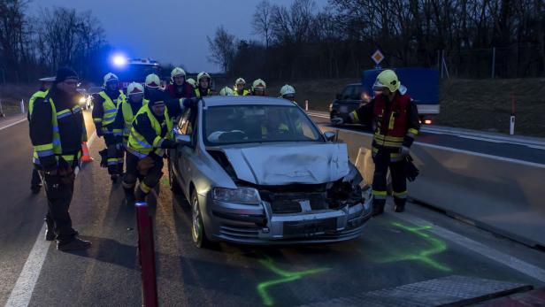 Auffahrunfall mit sechs Fahrzeugen in Niederösterreich