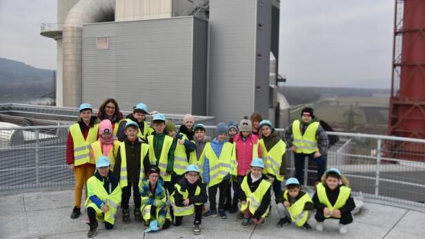 Übernachten im Kraftwerk: Volksschüler aus Krems bei Lesenacht in Theiß