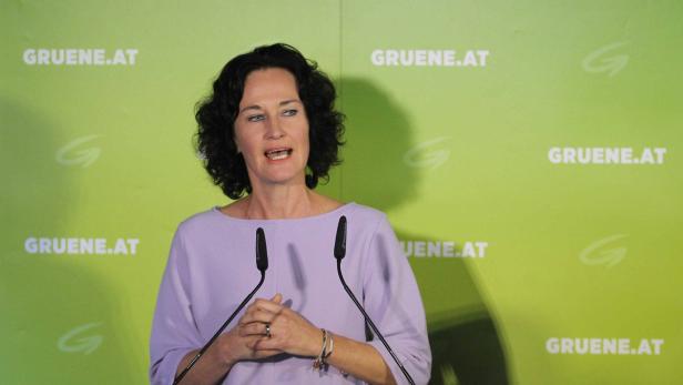 Die Grünen-Chefin Eva Glawischnig waren die Bussi-Bussi-Plakate nicht der Grund für das Stimmen-Minus bei der Wien-Wahl.