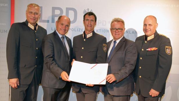 Angelobung Landespolizeidirektor Martin Huber, BMI Sobotka, LH Niessl, Vize Stella (ganz links) und Fasching (ganz rechts)