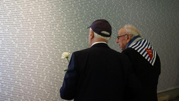 Die „Wand der Namen“ in der Gedenkstätte Melk listet 4.884 Menschen aus ganz Europa auf, die im KZ-Lager ihr Leben ließen