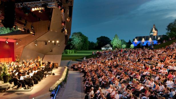 &quot;Sommernachtsgala&quot;, Die Sommernachtsgala in Grafenegg als Auftakt des Musikreigens ist binnen weniger Jahre zum Inbegriff der festlichen Lebensfreude geworden. Am Wolkenturm geben sich Musikgrößen unserer Zeit ein Stelldichein: So gastieren in diesem Jahr der junge österreichische Percussionist Martin Grubinger, der bereits auf allen Bühnen der Welt Sensationserfolge feiert, sowie die Opernstars Karita Mattila und Luca Pisaroni. Das Tonkünstler-Orchester Niederösterreich wird von seinem Chefdirigenten Andrés Orozco-Estrada geleitet.Im Bild: Wolkenturm. Veroeffentlichung fuer Pressezwecke honorarfrei ausschliesslich im Zusammenhang mit oben genannter Sendung oder Veranstaltung des ORF bei Urhebernennung. Foto: ORF/Ali Schafler. Anderweitige Verwendung honorarpflichtig und nur nach schriftlicher Genehmigung der ORF-Fotoredaktion. Copyright: ORF, Wuerzburggasse 30, A-1136 Wien, Tel. +43-(0)1-87878-13606