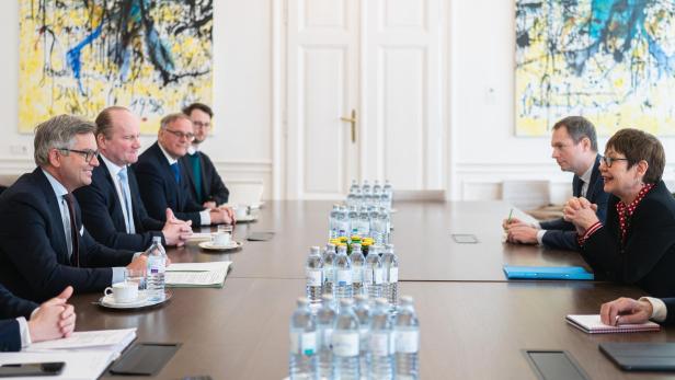 Brunner: Gespräche über Wiederaufbau der Ukraine mit EBRD-Präsidentin Renaud-Basso