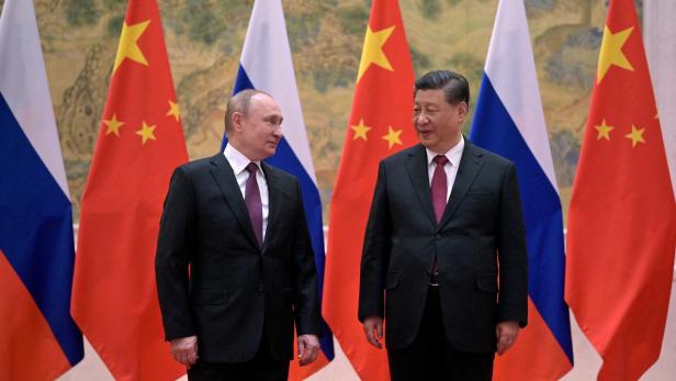 FILE PHOTO: EXPLAINER-Can China broker peace between Russia and Ukraine?