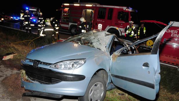 Überschlag auf der B37: Zwei Autoinsassen schwer verletzt
